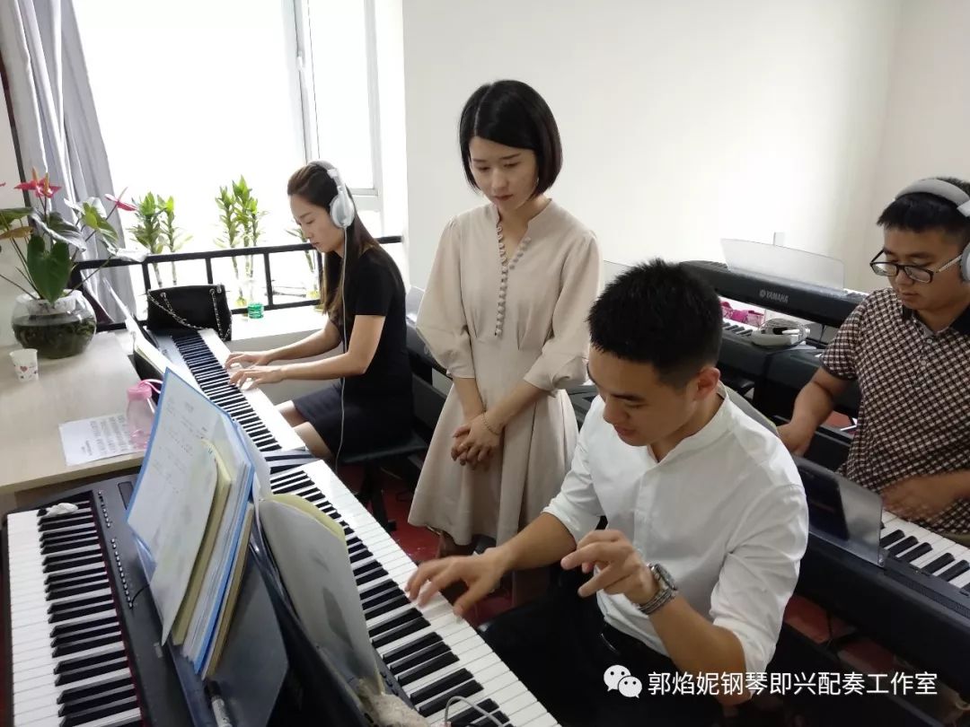 看简谱弹钢琴~我们快乐的2018暑假钢琴即兴配奏（弹唱）集训学习掠影