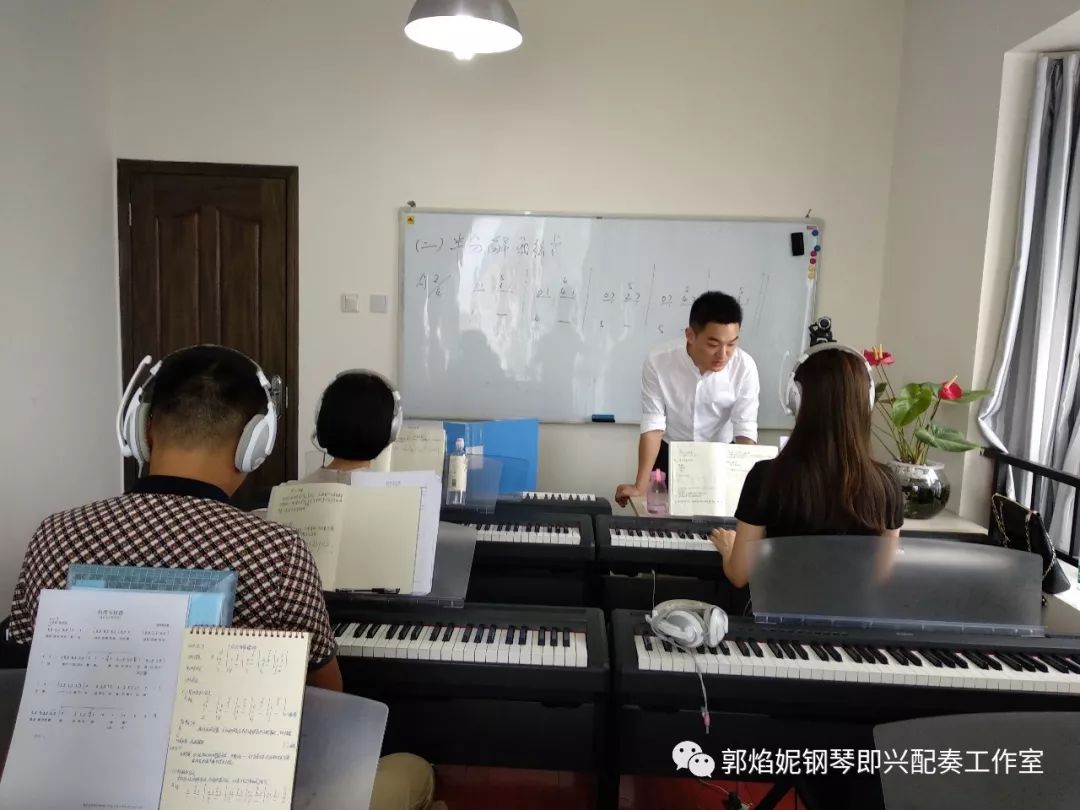 看简谱弹钢琴~我们快乐的2018暑假钢琴即兴配奏（弹唱）集训学习掠影