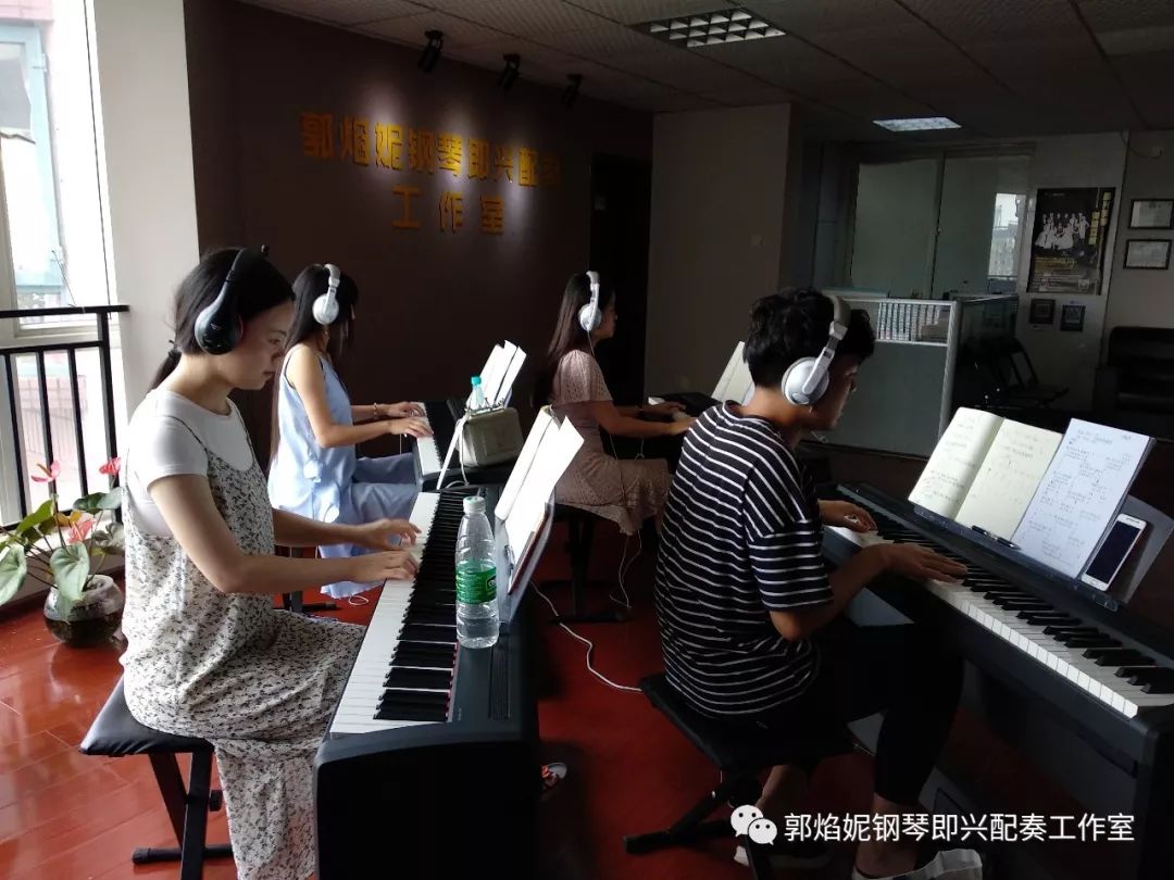 看简谱弹钢琴~我们快乐的2018暑假钢琴即兴配奏（弹唱）集训学习掠影