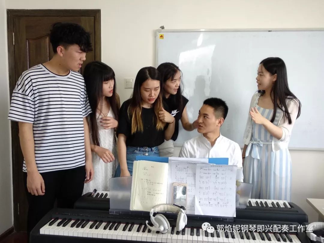 看简谱弹钢琴~我们快乐的2018暑假钢琴即兴配奏（弹唱）集训学习掠影