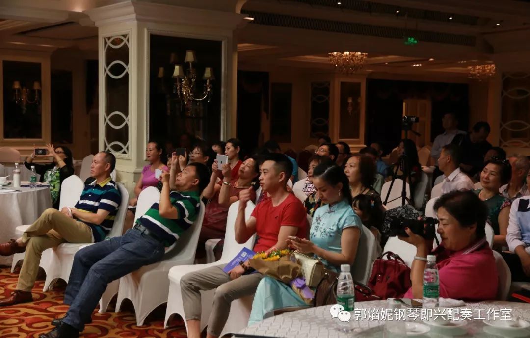 四川外国语大学四川校友会艺术团＆郭焰妮钢琴即兴配奏工作室“琴语之声”音乐沙龙成功举行