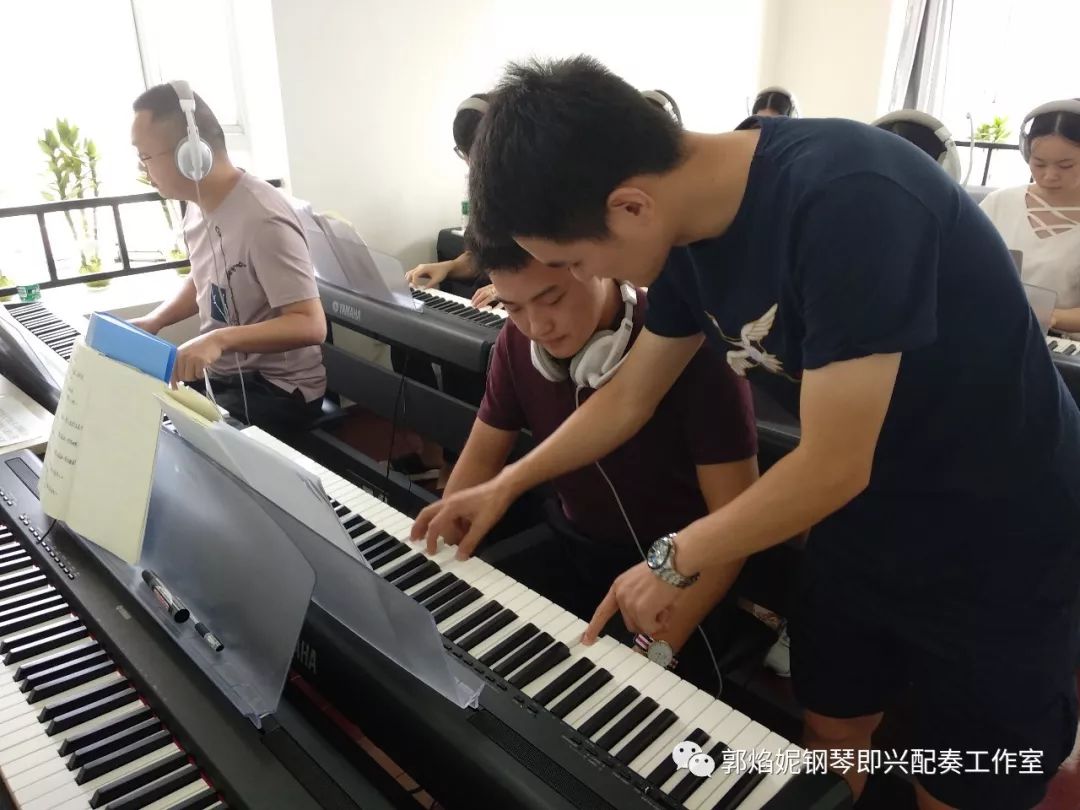 看简谱弹钢琴~我们快乐的2018暑假钢琴即兴配奏（弹唱）集训学习掠影