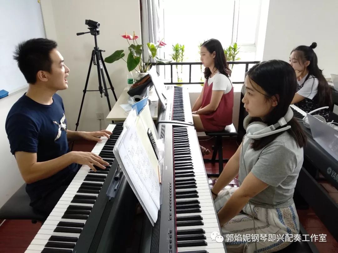 看简谱弹钢琴~我们快乐的2018暑假钢琴即兴配奏（弹唱）集训学习掠影