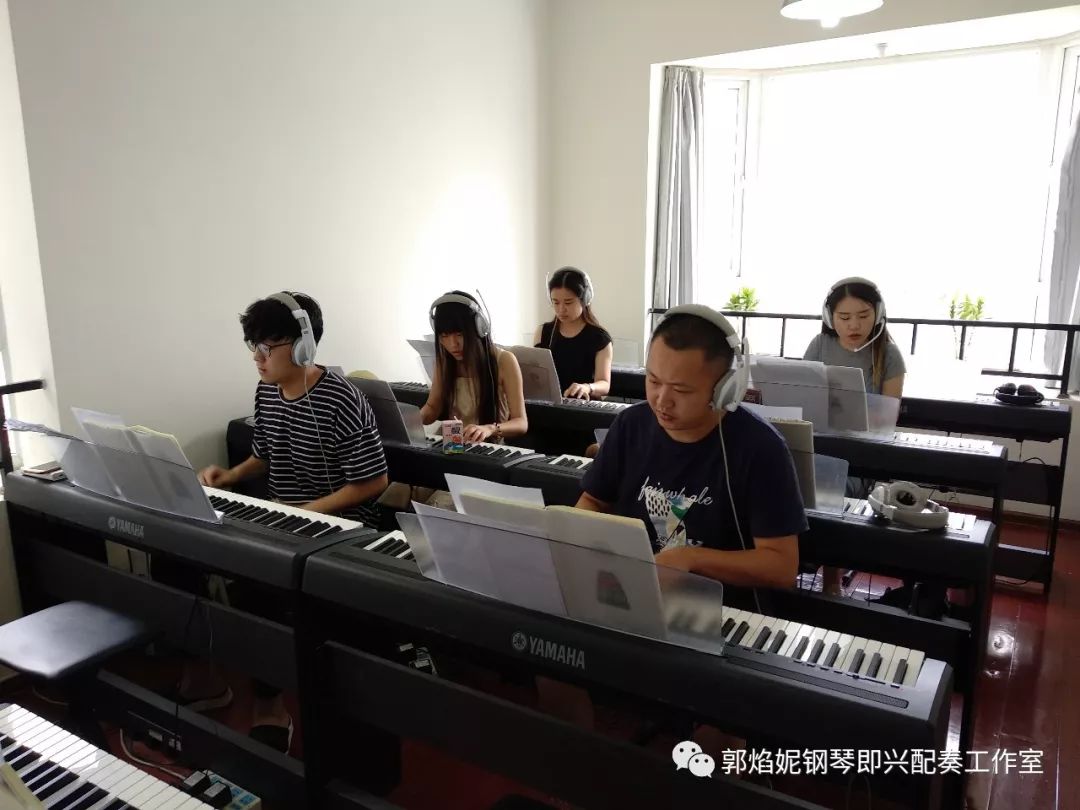看简谱弹钢琴~我们快乐的2018暑假钢琴即兴配奏（弹唱）集训学习掠影