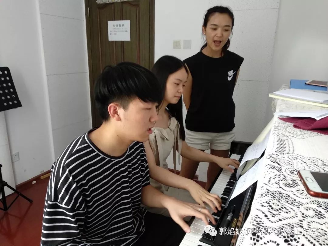 看简谱弹钢琴~我们快乐的2018暑假钢琴即兴配奏（弹唱）集训学习掠影