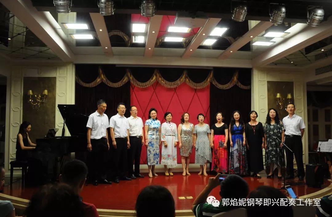 四川外国语大学四川校友会艺术团＆郭焰妮钢琴即兴配奏工作室“琴语之声”音乐沙龙成功举行