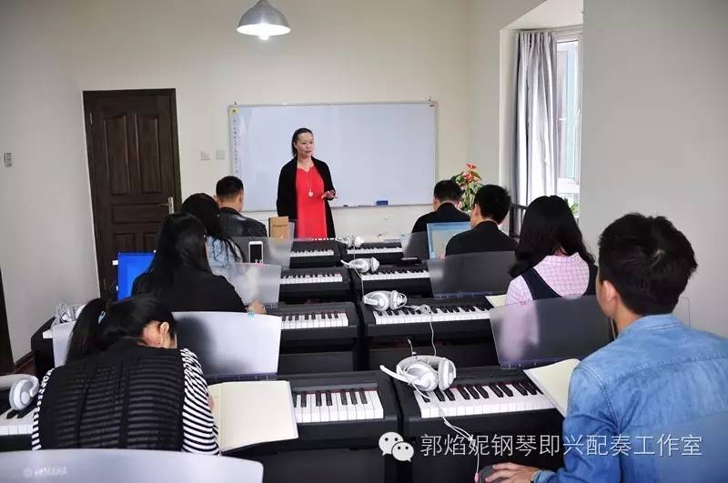 郭焰妮钢琴即兴配奏工作室2018年寒期钢琴即兴配奏（弹唱）集训招生快讯