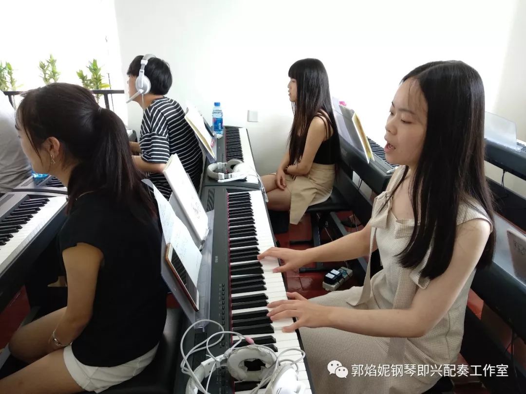 看简谱弹钢琴~我们快乐的2018暑假钢琴即兴配奏（弹唱）集训学习掠影