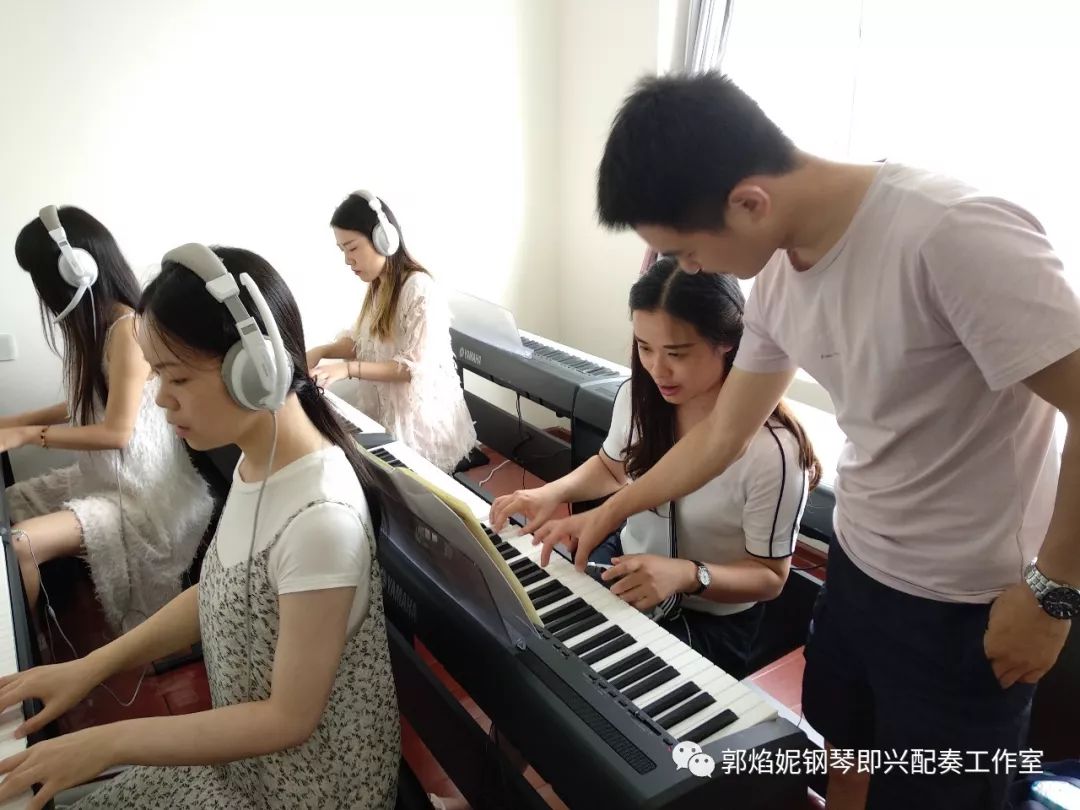 看简谱弹钢琴~我们快乐的2018暑假钢琴即兴配奏（弹唱）集训学习掠影
