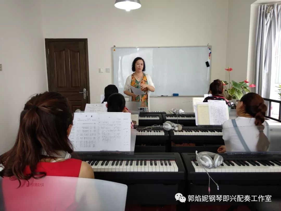 第二届“钢琴即兴配奏（弹唱）教师培训班”圆满结业