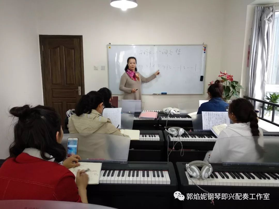 第二届“钢琴即兴配奏（弹唱）教师培训班”圆满结业