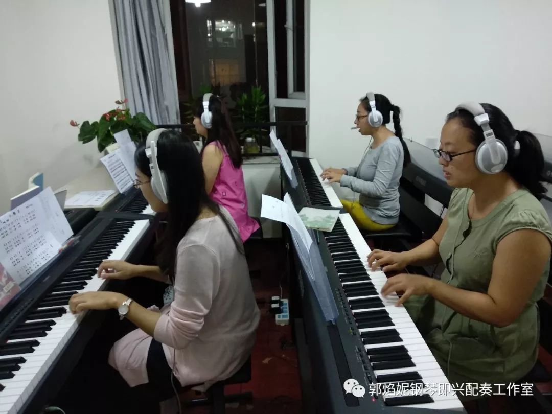 第二届“钢琴即兴配奏（弹唱）教师培训班”圆满结业