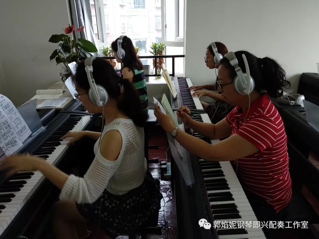 第二届“钢琴即兴配奏（弹唱）教师培训班”圆满结业