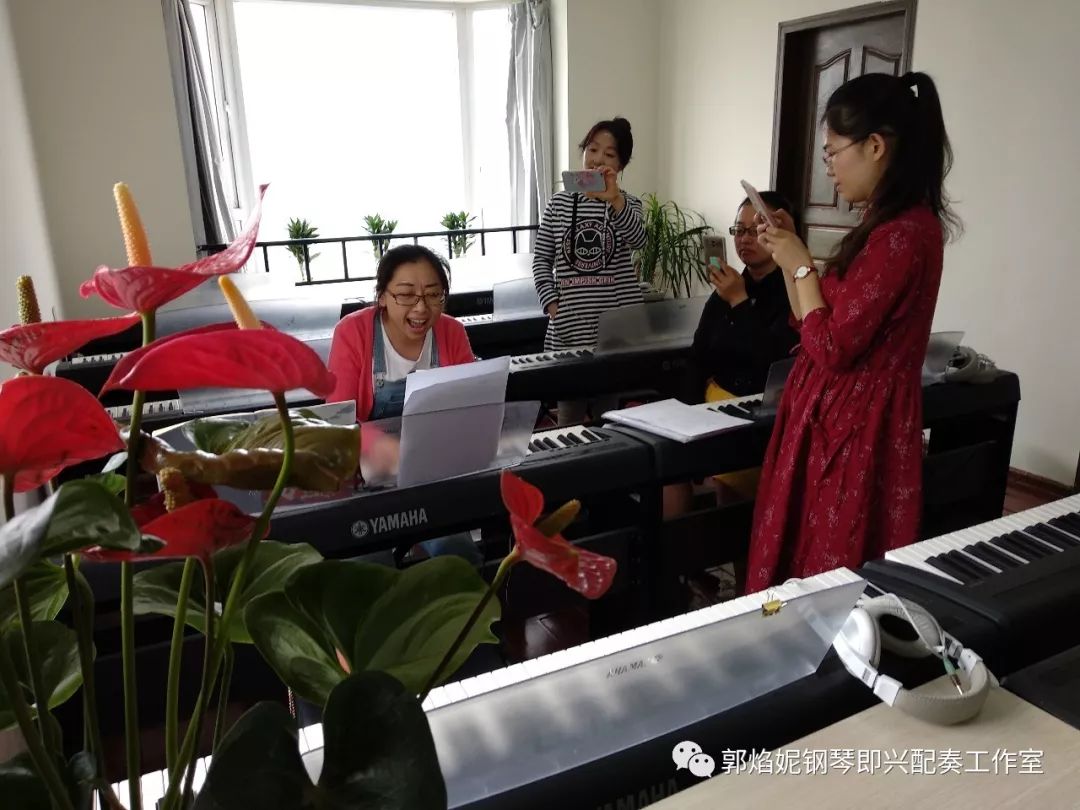 第二届“钢琴即兴配奏（弹唱）教师培训班”圆满结业