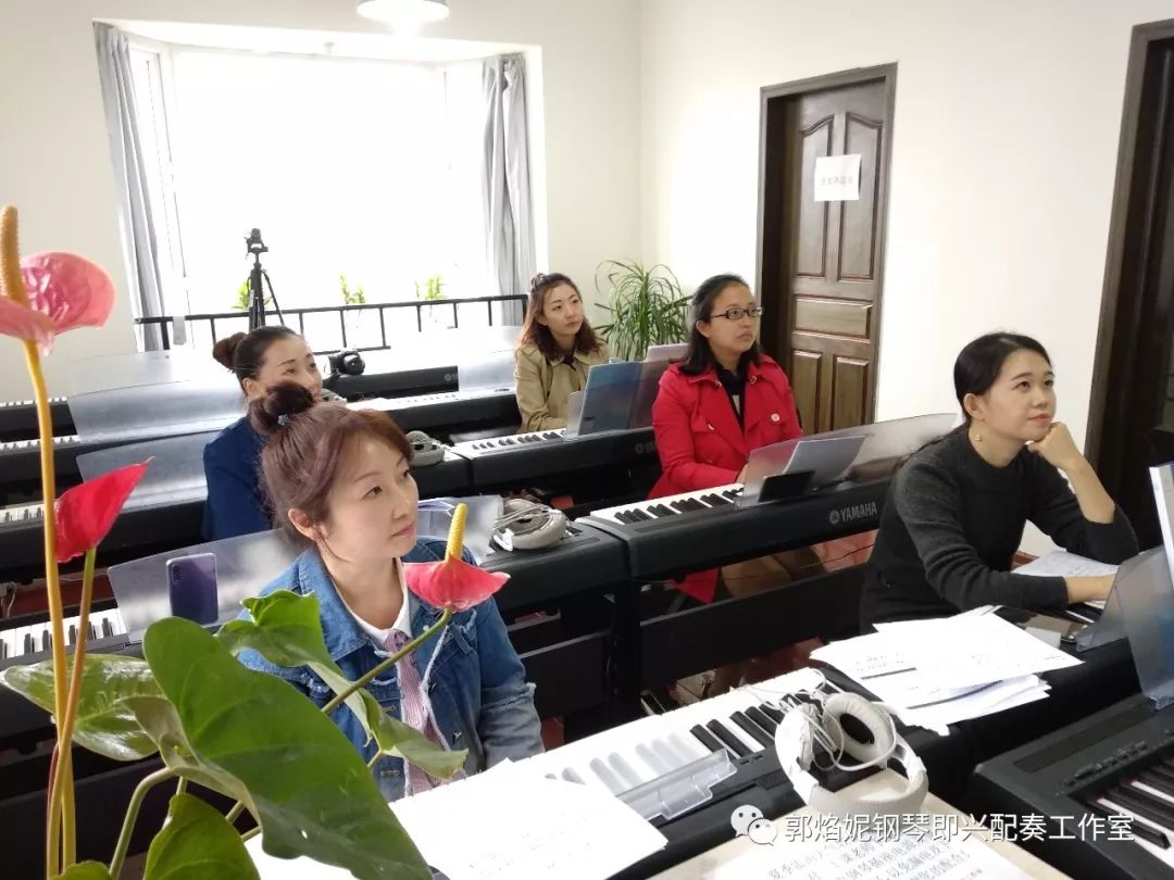 第二届“钢琴即兴配奏（弹唱）教师培训班”圆满结业