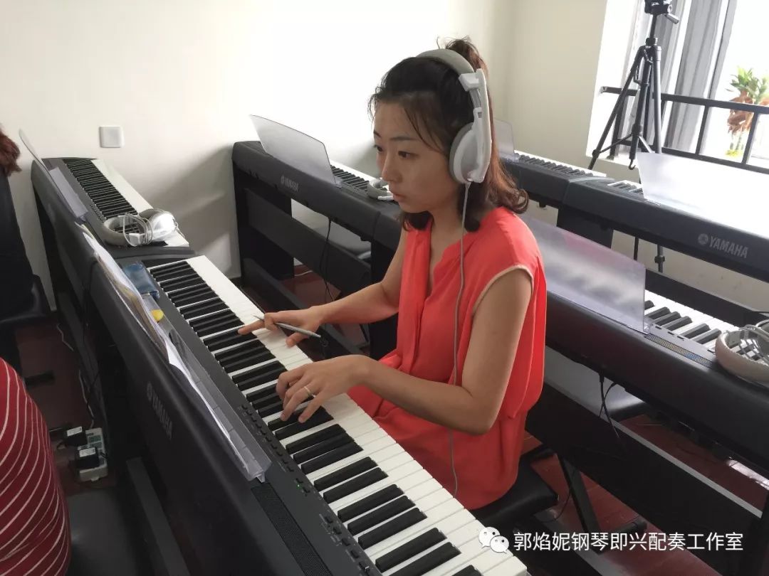 第二届“钢琴即兴配奏（弹唱）教师培训班”圆满结业