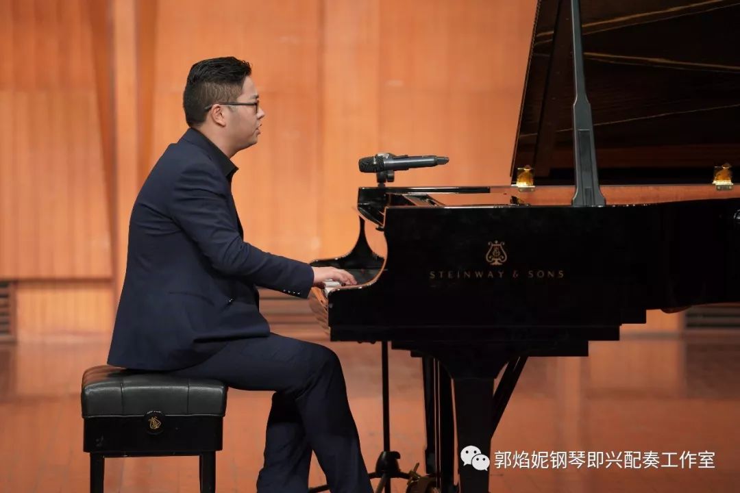 《即兴钢琴 弹唱互韵——郭焰妮钢琴即兴配奏弹唱学生音乐会（二）》在四川音乐学院大音乐厅成功举行