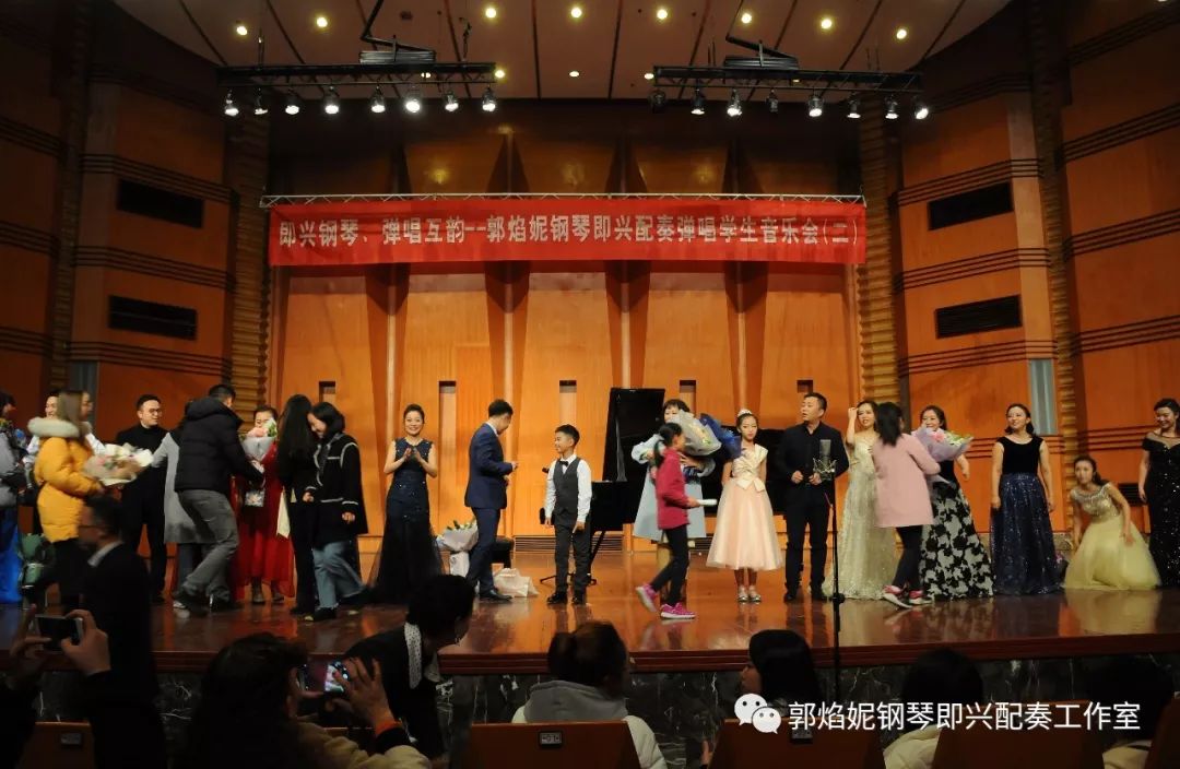 《即兴钢琴 弹唱互韵——郭焰妮钢琴即兴配奏弹唱学生音乐会（二）》在四川音乐学院大音乐厅成功举行