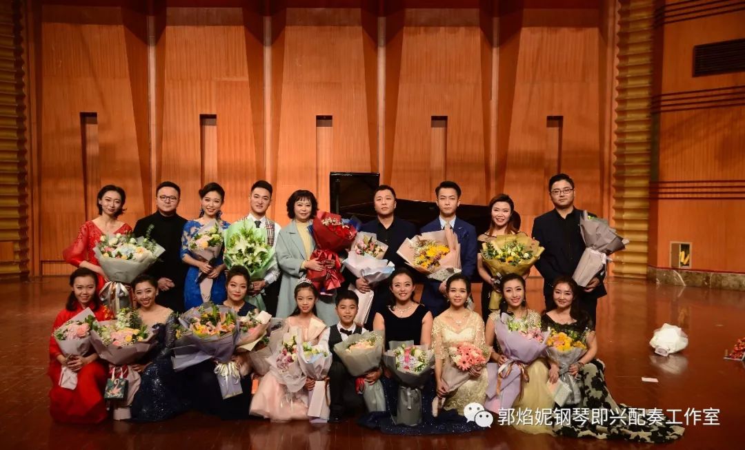《即兴钢琴 弹唱互韵——郭焰妮钢琴即兴配奏弹唱学生音乐会（二）》在四川音乐学院大音乐厅成功举行