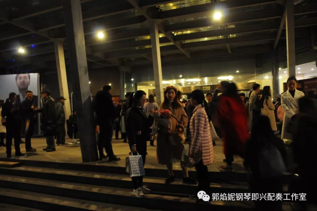 《即兴钢琴 弹唱互韵——郭焰妮钢琴即兴配奏弹唱学生音乐会（二）》在四川音乐学院大音乐厅成功举行