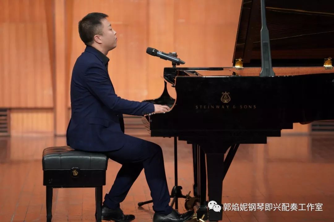 《即兴钢琴 弹唱互韵——郭焰妮钢琴即兴配奏弹唱学生音乐会（二）》在四川音乐学院大音乐厅成功举行