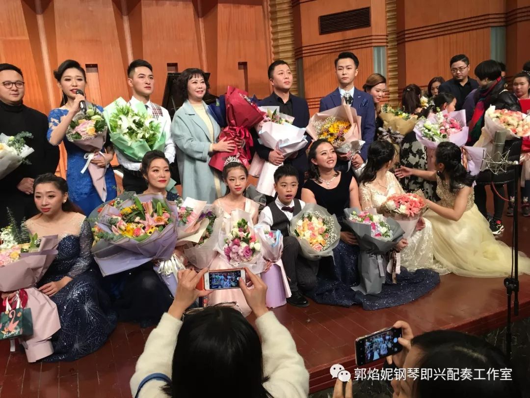 《即兴钢琴 弹唱互韵——郭焰妮钢琴即兴配奏弹唱学生音乐会（二）》在四川音乐学院大音乐厅成功举行