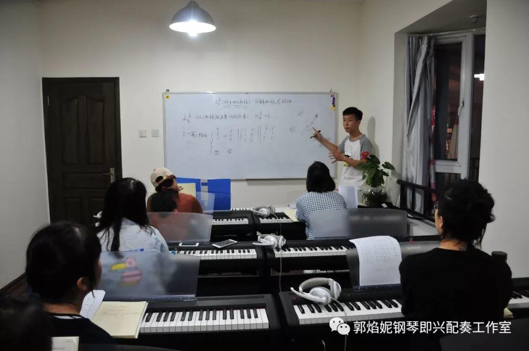 看简谱弹钢琴~郭焰妮钢琴即兴配奏工作室2019年寒假集训招生快讯
