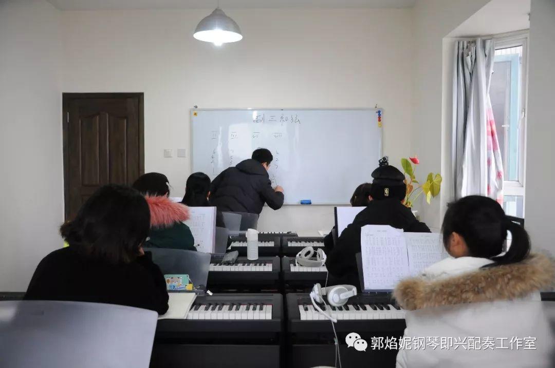 看简谱弹钢琴~快乐的2019寒假钢琴即兴配奏（弹唱）集训班学习掠影