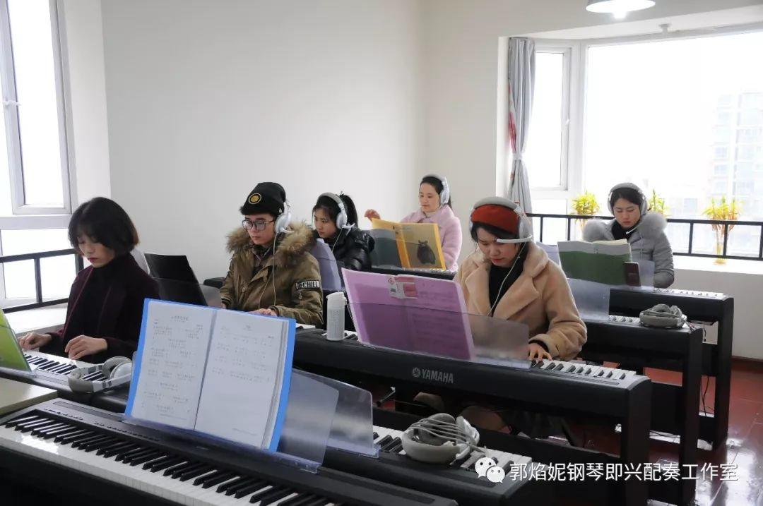 看简谱弹钢琴~快乐的2019寒假钢琴即兴配奏（弹唱）集训班学习掠影