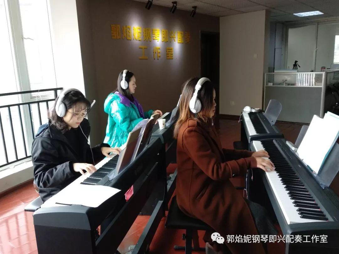 看简谱弹钢琴~快乐的2019寒假钢琴即兴配奏（弹唱）集训班学习掠影