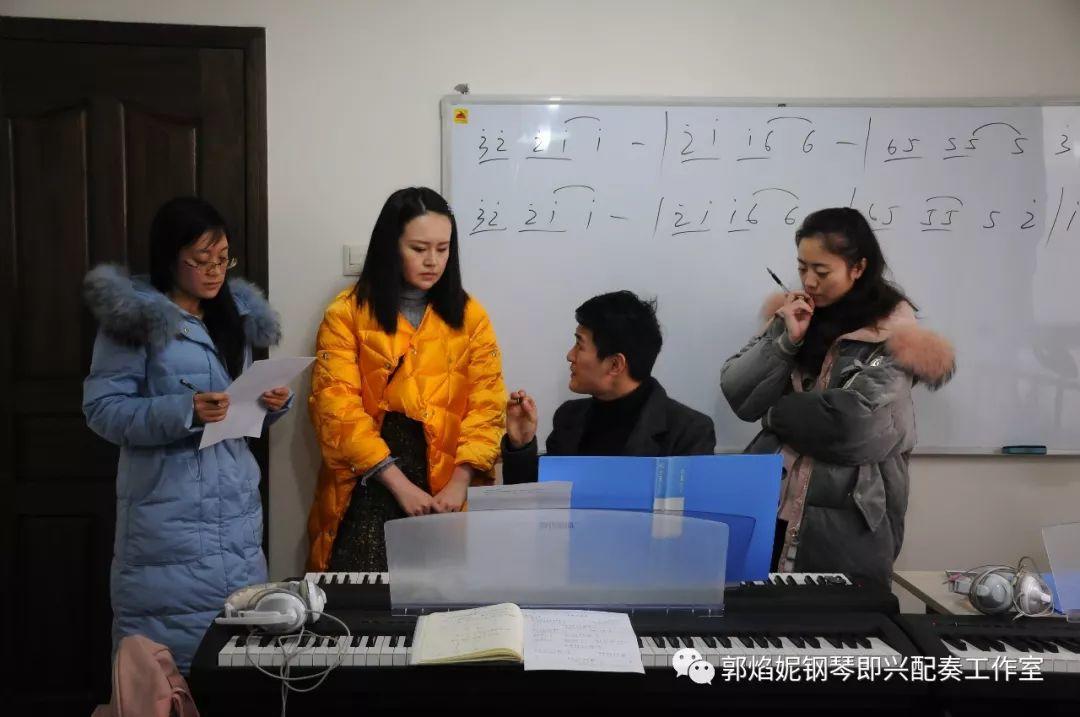 看简谱弹钢琴~快乐的2019寒假钢琴即兴配奏（弹唱）集训班学习掠影