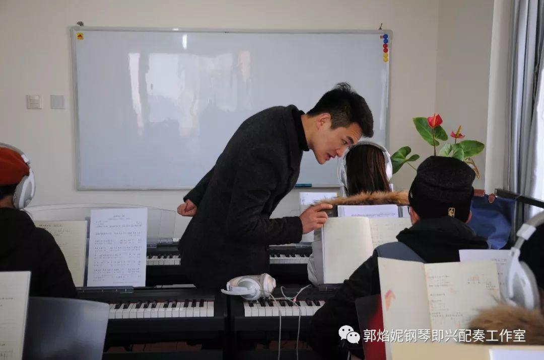 看简谱弹钢琴~快乐的2019寒假钢琴即兴配奏（弹唱）集训班学习掠影