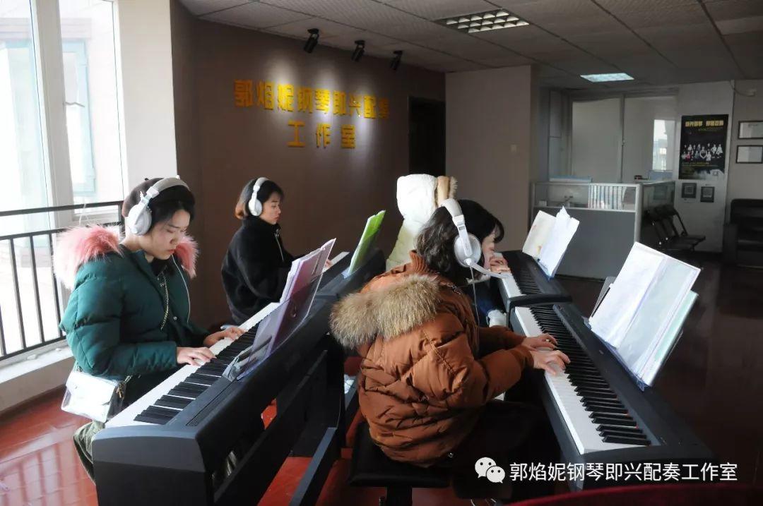 看简谱弹钢琴~快乐的2019寒假钢琴即兴配奏（弹唱）集训班学习掠影