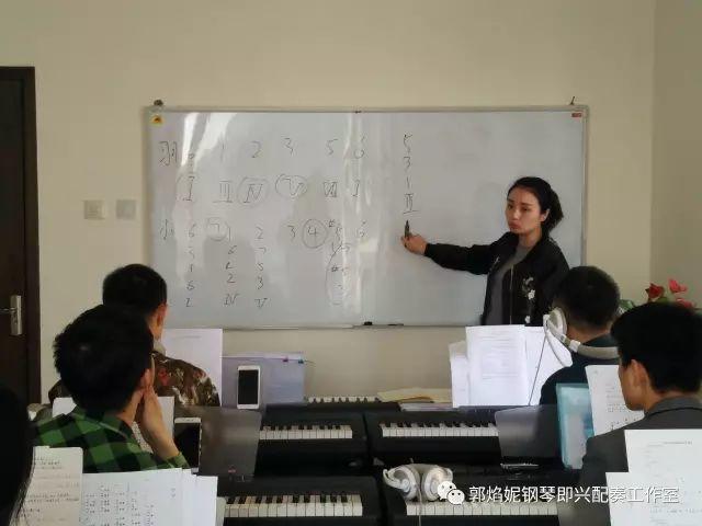 第三届钢琴即兴配奏（弹唱）教师培训班招生通告