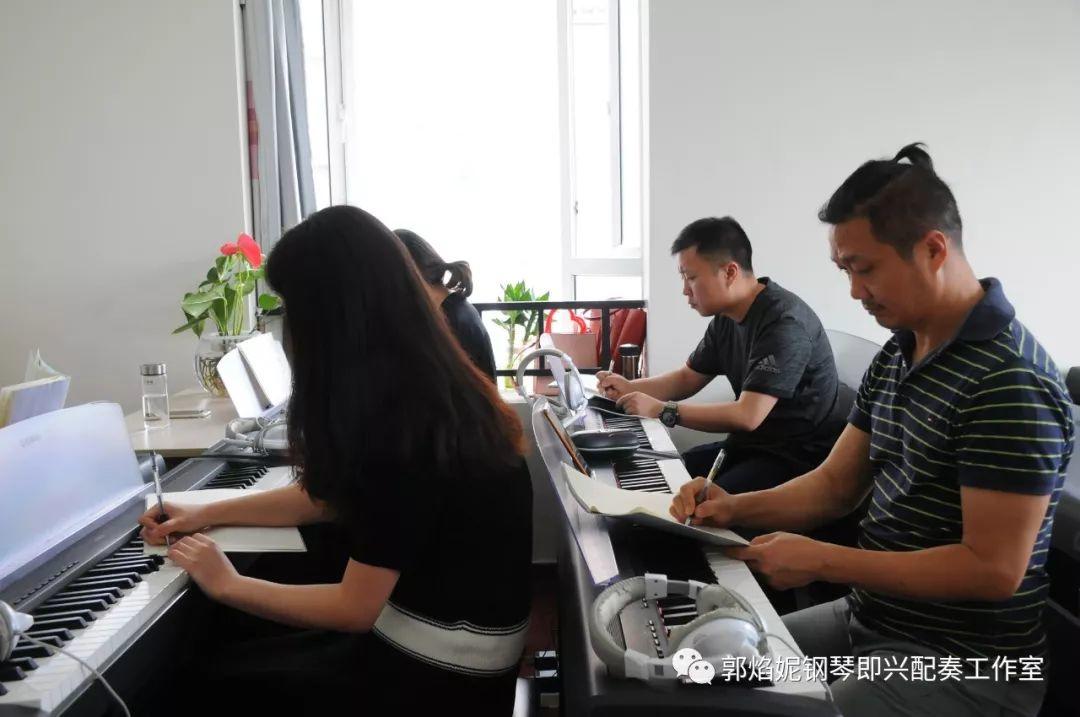 第三届钢琴即兴配奏（弹唱）教师培训班，顺利开课啦!