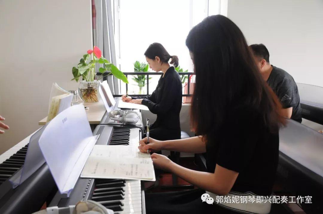 第三届钢琴即兴配奏（弹唱）教师培训班，顺利开课啦!