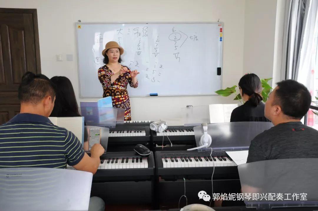 第三届钢琴即兴配奏（弹唱）教师培训班，顺利开课啦!