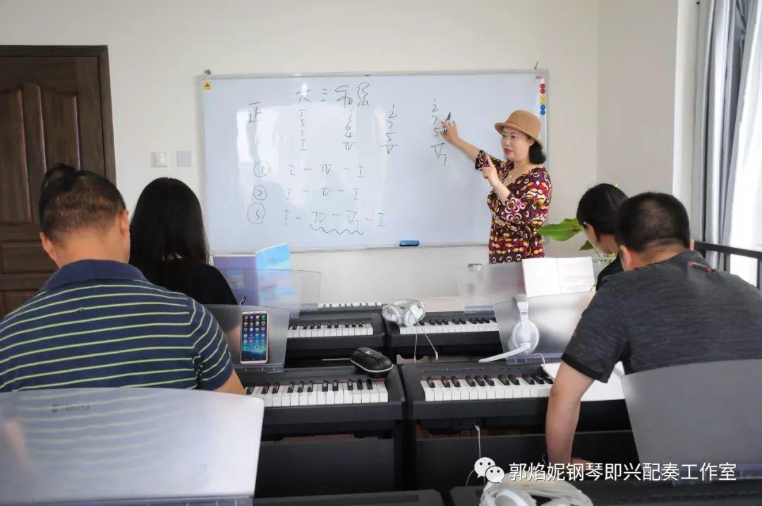 第三届钢琴即兴配奏（弹唱）教师培训班，顺利开课啦!