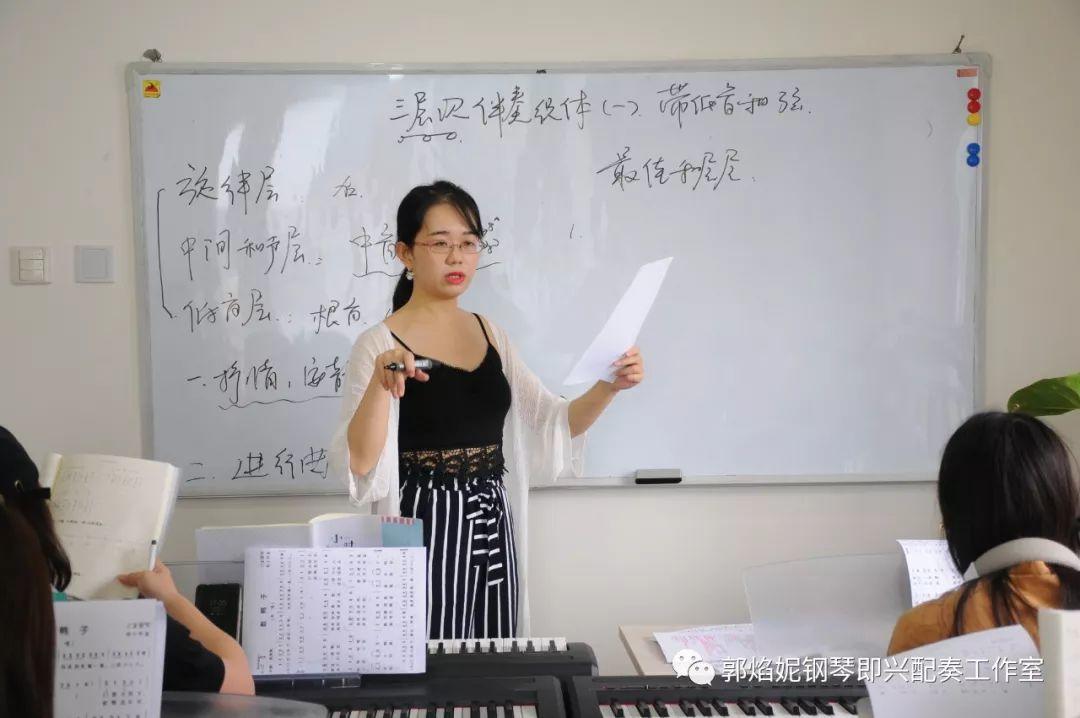2019暑假钢琴即兴配奏与弹唱集训学习掠影（附：经典歌曲弹唱视频）