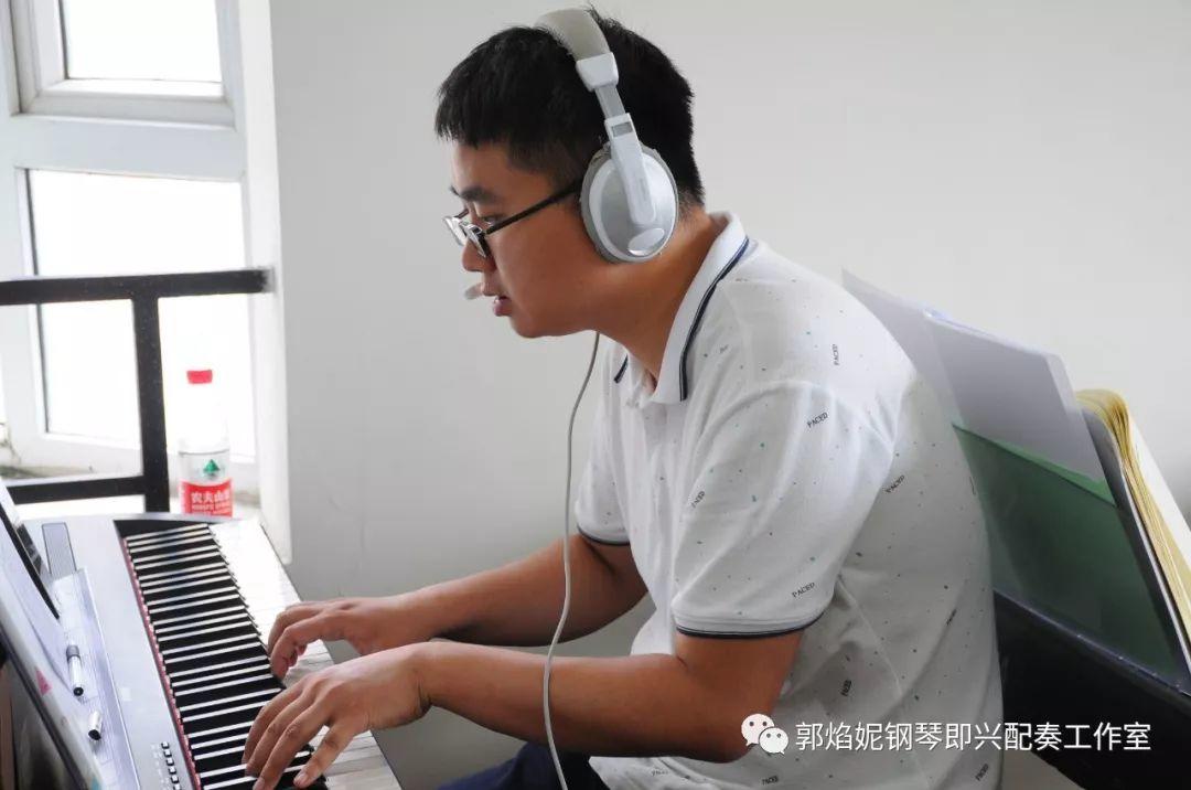 2019暑假钢琴即兴配奏与弹唱集训学习掠影（附：经典歌曲弹唱视频）