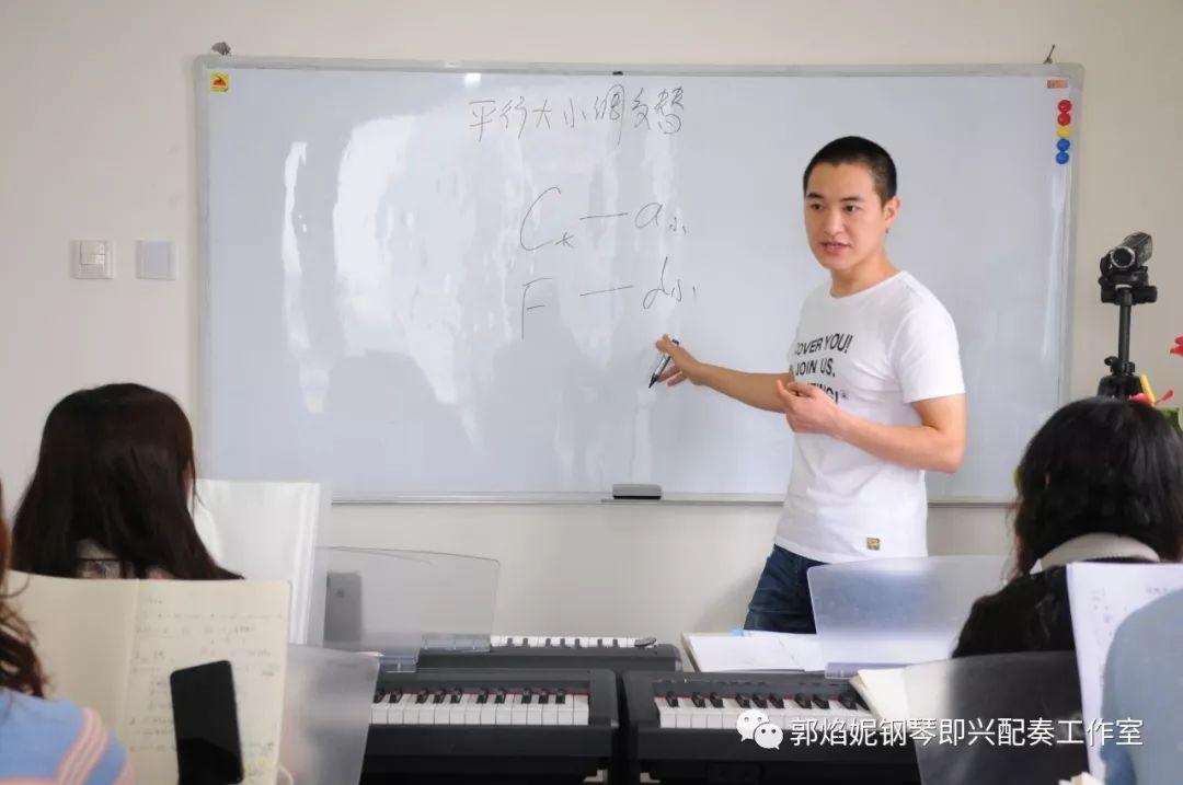 2019暑假钢琴即兴配奏与弹唱集训学习掠影（附：经典歌曲弹唱视频）