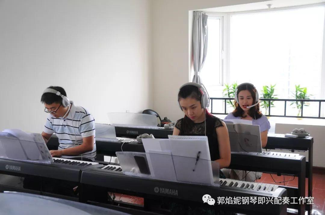 2019暑假钢琴即兴配奏与弹唱集训学习掠影（附：经典歌曲弹唱视频）