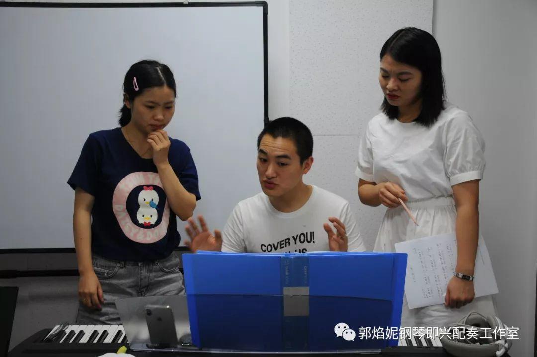 2019暑假钢琴即兴配奏与弹唱集训学习掠影（附：经典歌曲弹唱视频）