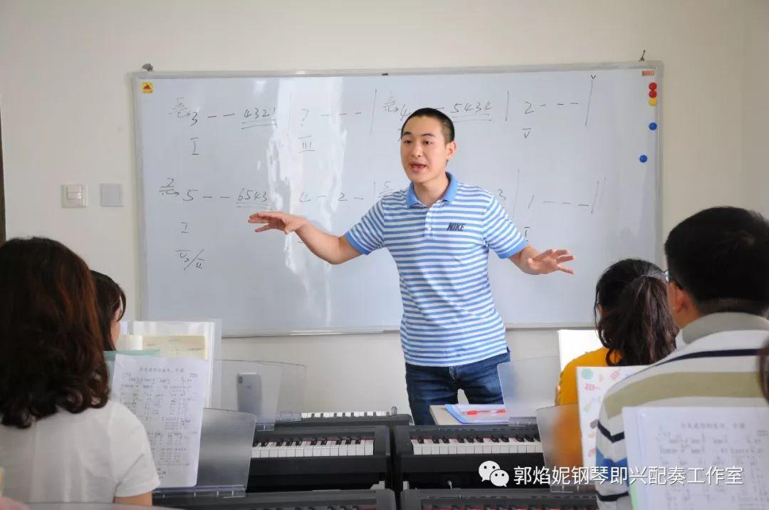 2019暑假钢琴即兴配奏与弹唱集训学习掠影（附：经典歌曲弹唱视频）