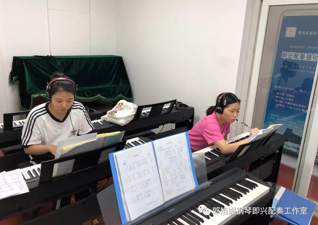 2019暑假钢琴即兴配奏与弹唱集训学习掠影（附：经典歌曲弹唱视频）