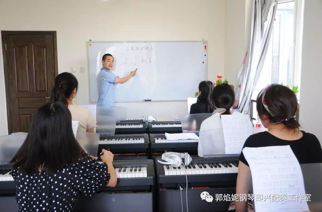 2019暑假钢琴即兴配奏与弹唱集训学习掠影（附：经典歌曲弹唱视频）