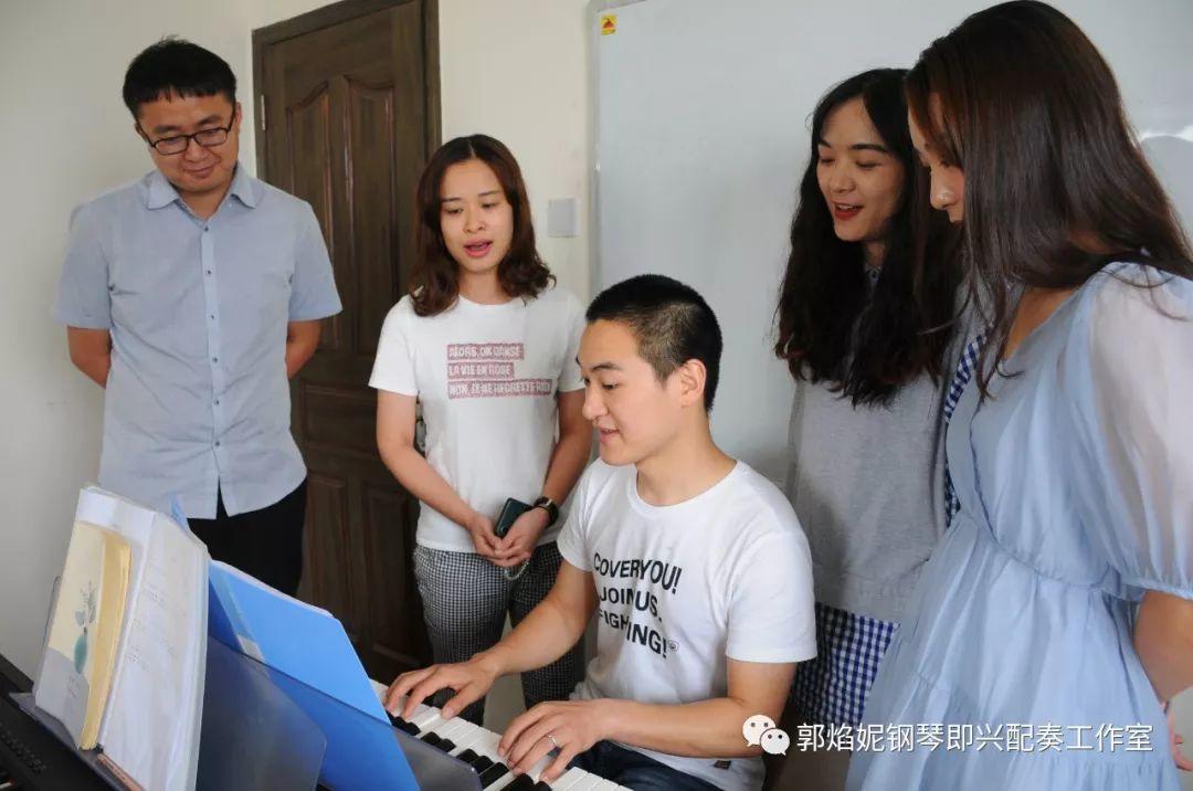 2019暑假钢琴即兴配奏与弹唱集训学习掠影（附：经典歌曲弹唱视频）