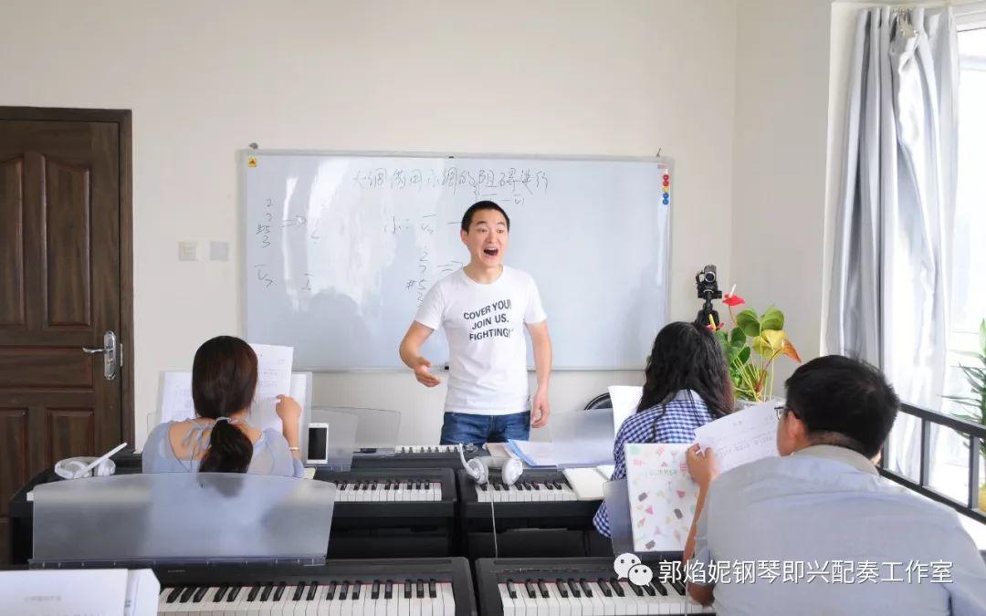 2019暑假钢琴即兴配奏与弹唱集训学习掠影（附：经典歌曲弹唱视频）