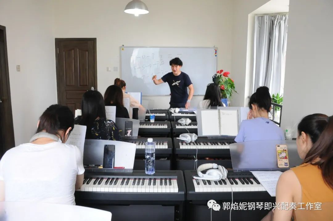 2020暑假钢琴即兴配奏与弹唱集训学习掠影（附：课堂即兴配奏弹唱视频）