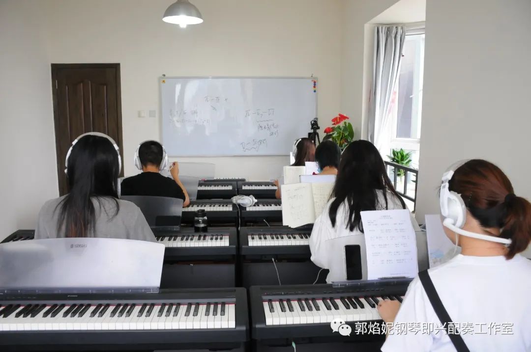 2020暑假钢琴即兴配奏与弹唱集训学习掠影（附：课堂即兴配奏弹唱视频）